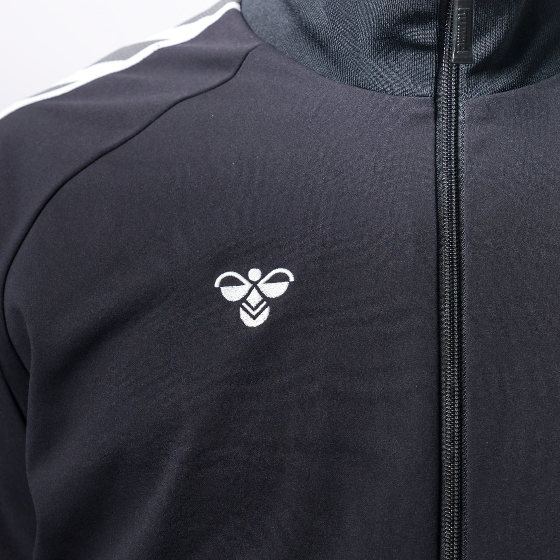 hummel PLAYコラボ 選手移動着トラックジャケット