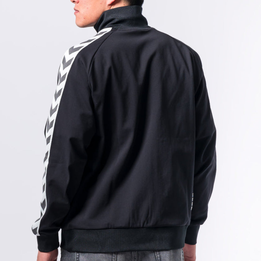 hummel PLAYコラボ 選手移動着トラックジャケット